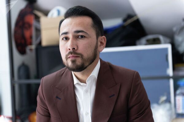 Главное, чтобы костюмчик сидел: история успеха дизайнера Сухроба Хабиба Главное, чтобы костюмчик сидел: история успеха дизайнера Сухроба Хабиба - Sputnik Узбекистан