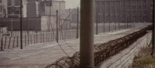 Спутник_Берлинская стена, на тридцать лет разделившая немецкий народ. Архив - Sputnik Узбекистан