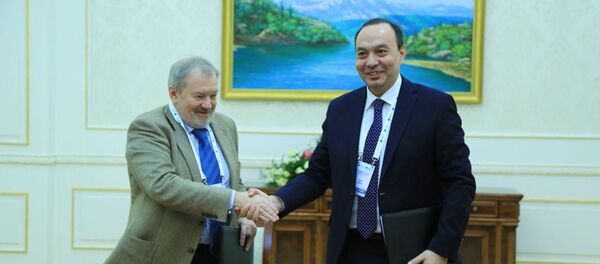 Председатель совета Фонда развития и поддержки клуба Валдай Андрей Быстрицкий и директор ИСМИ Элдор Арипов - Sputnik Ўзбекистон