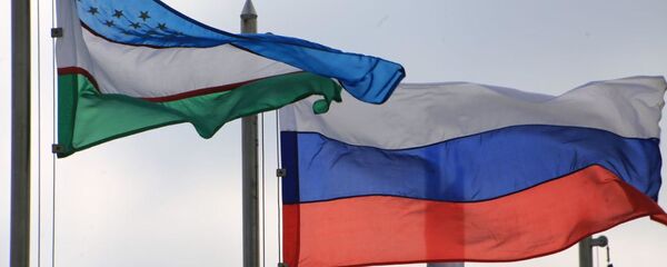 X Азиатская конференция Валдайского клуба в Самарканде. Флаги России и Узбекистана - Sputnik Узбекистан