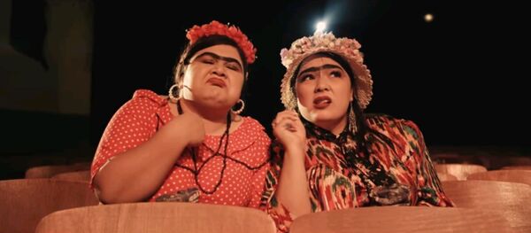 Шедевр, или Конец карьере: новый клип Лолы Юлдашевой взорвал Сеть Шедевр, или Конец карьере: новый клип Лолы Юлдашевой взорвал Сеть - Sputnik Ўзбекистон