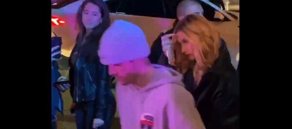 Джастин Бибер побывал на открытии бургерной Тимати в Лос-Анджелесе - фото - Sputnik Узбекистан