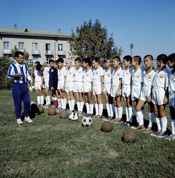 Будущие футболисты - Sputnik Узбекистан