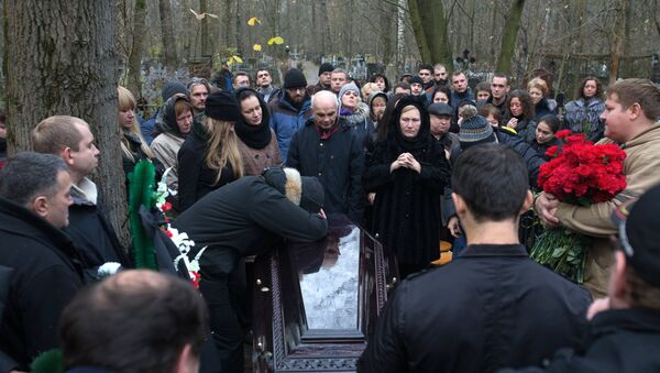 Похороны жертв крушения А-321 в Санкт-Петербурге - Sputnik Узбекистан