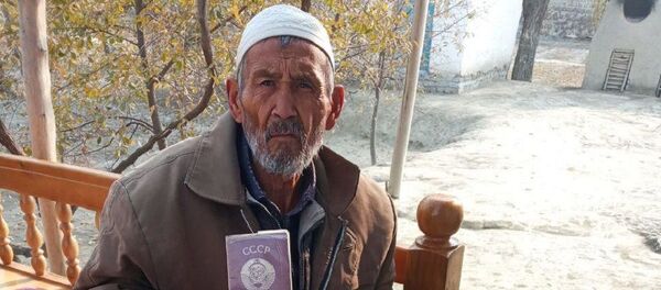 Житель Ферганской области Муминжон Тожиев, который 28 лет прожил с паспортом СССР Житель Ферганской области Муминжон Тожиев, который 28 лет прожил с паспортом СССР - Sputnik Ўзбекистон