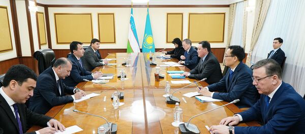 Премьер-Министр Казахстана Аскар Мамин принял делегацию во главе с Министром сельского хозяйства Узбекистана Жамшидом Ходжаевым Премьер-Министр Казахстана Аскар Мамин принял делегацию во главе с Министром сельского хозяйства Узбекистана Жамшидом Ходжаевым - Sputnik Узбекистан