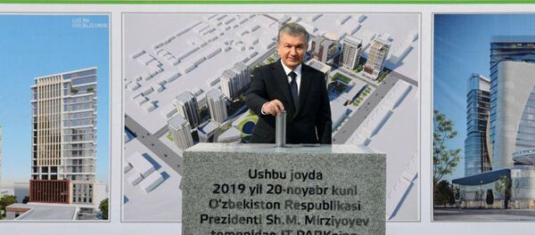 Шавкат Мирзиёев посетил Технологический парк программных продуктов и информационных технологий в Мирзо-Улугбекском районе Ташкента Шавкат Мирзиёев посетил Технологический парк программных продуктов и информационных технологий в Мирзо-Улугбекском районе Ташкента - Sputnik Ўзбекистон
