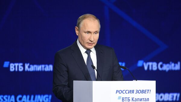 Президент РФ В. Путин посетил 11-й Инвестиционный форум ВТБ Капитал Россия зовет! - Sputnik Ўзбекистон
