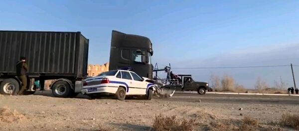 V Karakalpakstane syemku pogoni s politseyskimi prinyali za pravdu V Karakalpakstane syemku pogoni s politseyskimi prinyali za pravdu - Sputnik O‘zbekiston