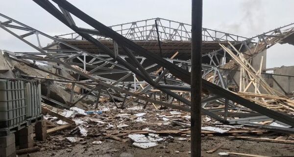 Обрушение потолочного перекрытия и железобетонных стен здания в жилом массиве Сайрам Каратауского района Шымкента  - Sputnik Узбекистан