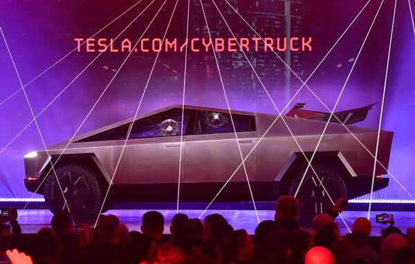 Бегущий по лезвию: Tesla представила долгожданный пикап Cybertruck Бегущий по лезвию: Tesla представила долгожданный пикап Cybertruck - Sputnik Узбекистан