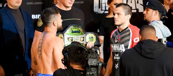 Церемония взвешивания Умара Нурмагомедова перед турниром GFC в Ташкенте - Sputnik Узбекистан