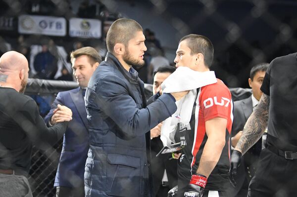 Бой Умара Нурмагомедова в Ташкенте продлился всего один раунд - Sputnik Узбекистан