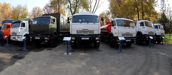 Автомобили КамАЗ собранные в Самарканде Автомобили КамАЗ собранные в Самарканде - Sputnik Ўзбекистон