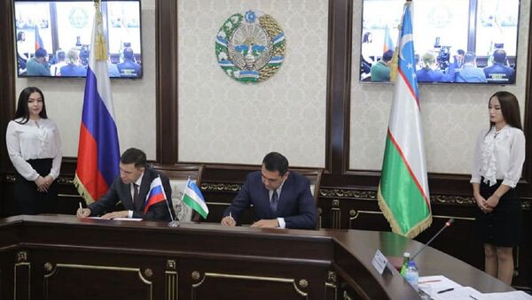 Подписаны соглашения между хокимиятом Наманганской области и Свердловской области о сотрудничестве  - Sputnik Ўзбекистон