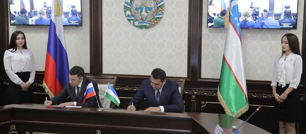 Подписаны соглашения между хокимиятом Наманганской области и Свердловской области о сотрудничестве Подписаны соглашения между хокимиятом Наманганской области и Свердловской области о сотрудничестве - Sputnik Ўзбекистон