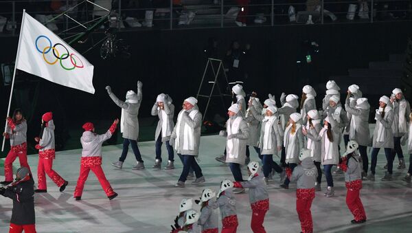 Олимпийские атлеты из России на церемонии открытия XXIII зимних Олимпийских игр в Пхенчхане. - Sputnik Узбекистан