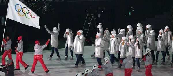 Олимпийские атлеты из России на церемонии открытия XXIII зимних Олимпийских игр в Пхенчхане. - Sputnik Узбекистан