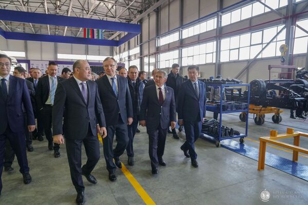 Церемония открытия новой линии по сборке автомобилей КАМАЗ в г. Самарканд - Sputnik Узбекистан