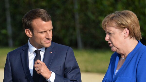 Президент Франции Эммануэль Макрон и федеральный канцлер ФРГ Ангела Меркель - Sputnik Узбекистан