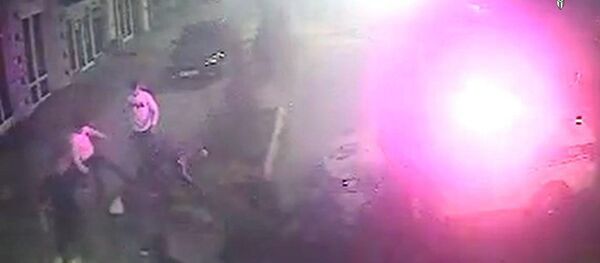 Parnya, kotoriy pristaval k devushke, izbili do smerti v Samarkande - Sputnik O‘zbekiston