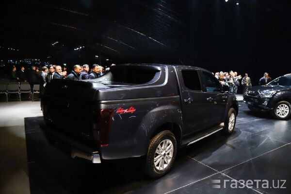 Три модификации и семь цветов: новый узбекский пикап Isuzu D-Max Три модификации и семь цветов: новый узбекский пикап Isuzu D-Max - Sputnik Узбекистан