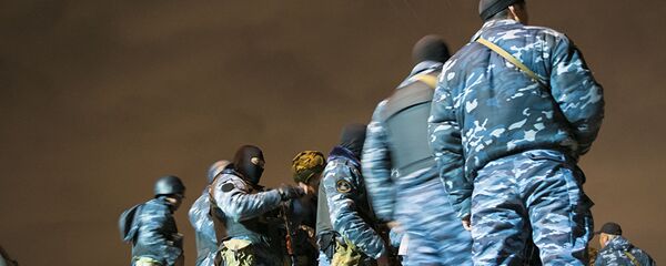 Сотрудники МВД во время оперативно-разыскных работ Сотрудники МВД во время оперативно-разыскных работ - Sputnik Узбекистан