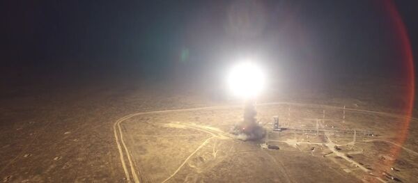 Запуск межконтинентальной баллистической ракеты РС-12М Тополь с полигона Капустин Яр в Астраханской области Запуск межконтинентальной баллистической ракеты РС-12М Тополь с полигона Капустин Яр в Астраханской области - Sputnik Ўзбекистон