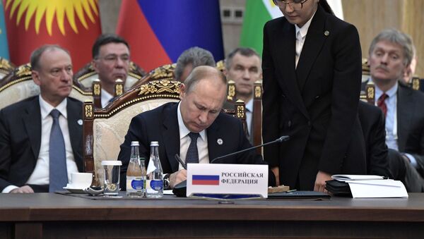 Президент РФ Владимир Путин на заседании Совета коллективной безопасности ОДКБ в расширенном составе - Sputnik Узбекистан