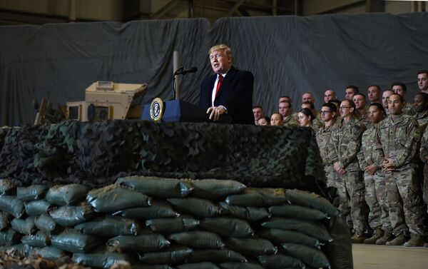 Президент США Дональд Трамп во время визита в Афганистан - Sputnik Узбекистан