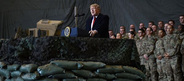 Президент США Дональд Трамп во время визита в Афганистан Президент США Дональд Трамп во время визита в Афганистан - Sputnik Ўзбекистон