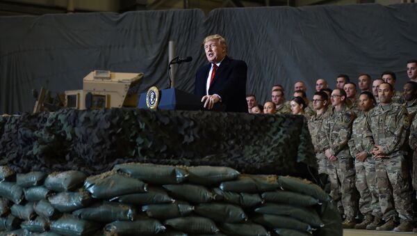 Президент США Дональд Трамп во время визита в Афганистан - Sputnik Ўзбекистон