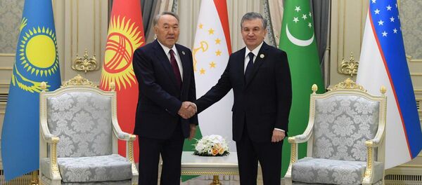 Состоялась встреча Шавката Мирзиёева и Нурсултана Назарбаева - Sputnik Ўзбекистон