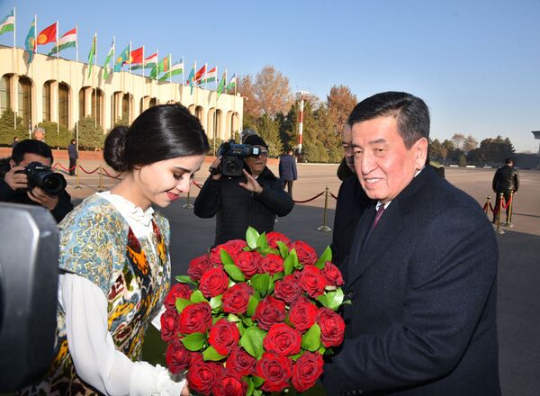 Сооронбай Жээнбеков Тошкентга келди - Sputnik Ўзбекистон