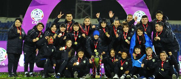 Женская олимпийская сборная Узбекистана по футболу - победитель турнира CAFA в Таджистане - Sputnik Ўзбекистон