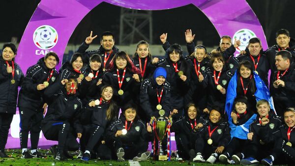 Женская олимпийская сборная Узбекистана по футболу - победитель турнира CAFA в Таджистане - Sputnik Узбекистан