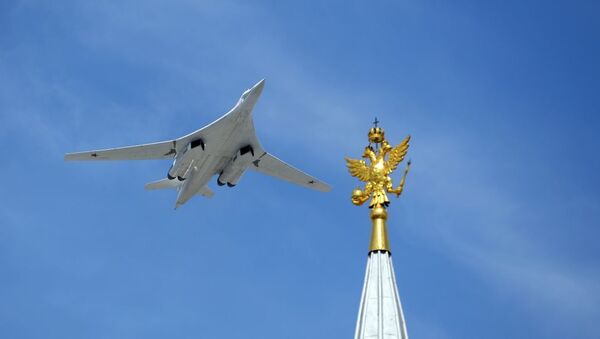 Бомбардировщик-ракетоносец Ту-160 Военно-космических сил России, архивное фото - Sputnik Узбекистан