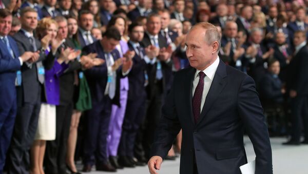 Prezident RF V. Putin i premyer-ministr RF D. Medvedev prinyali uchastie v syezde partii Yedinaya Rossiya - Sputnik O‘zbekiston