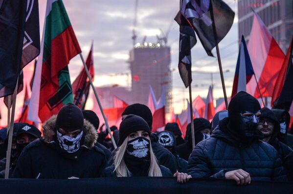 Участники марша по случаю Дня независимости Польши - Sputnik Узбекистан
