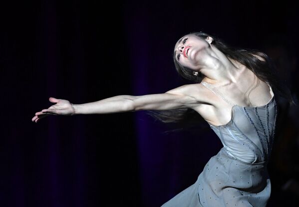 Балерина Екатерина Шипулина во время выступления на сцене Большого театра России - Sputnik Узбекистан