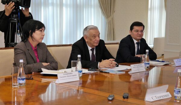 Миссия наблюдателей от Межпарламентской ассамблеи СНГ встретилась с главой ЦИК Миссия наблюдателей от Межпарламентской ассамблеи СНГ встретилась с главой ЦИК - Sputnik Узбекистан