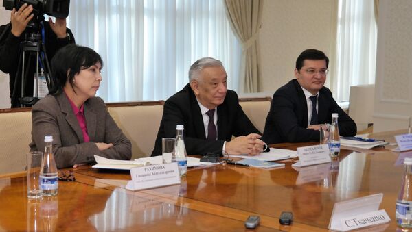 Международные наблюдатели Межпарламентской ассамблеи СНГ, прибывшие в Узбекистан для наблюдения и мониторинга выборов в Законодательную палату Олий Мажлиса, 2 декабря 2019 года провели встречу с руководством ЦИК - Sputnik Ўзбекистон
