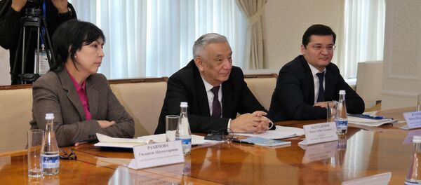 Международные наблюдатели Межпарламентской ассамблеи СНГ, прибывшие в Узбекистан для наблюдения и мониторинга выборов в Законодательную палату Олий Мажлиса, 2 декабря 2019 года провели встречу с руководством ЦИК Международные наблюдатели Межпарламентской ассамблеи СНГ, прибывшие в Узбекистан для наблюдения и мониторинга выборов в Законодательную палату Олий Мажлиса, 2 декабря 2019 года провели встречу с руководством ЦИК - Sputnik Ўзбекистон
