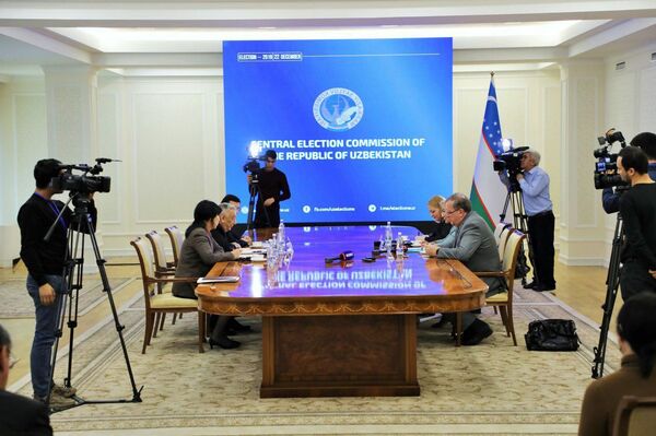 Миссия наблюдателей от Межпарламентской ассамблеи СНГ встретилась с главой ЦИК Миссия наблюдателей от Межпарламентской ассамблеи СНГ встретилась с главой ЦИК - Sputnik Узбекистан