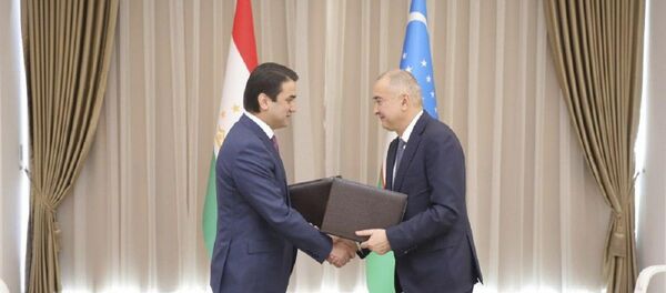 Хоким Ташкента Джахонгир Артыкходжаев встретился с председателем города Рустамом Эмомали Хоким Ташкента Джахонгир Артыкходжаев встретился с председателем города Рустамом Эмомали - Sputnik Ўзбекистон