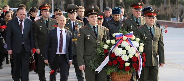 В Ташкенте прошло возложение цветов в День Неизвестного солдата В Ташкенте прошло возложение цветов в День Неизвестного солдата - Sputnik Узбекистан