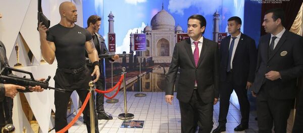 Рустаму Эмомали показали Tashkent City - Sputnik Ўзбекистон