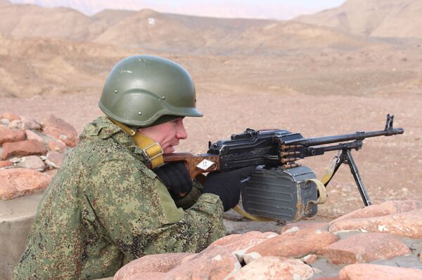 Военные Узбекистана и РФ вместе ликвидировали группу условных боевиков - Sputnik Узбекистан