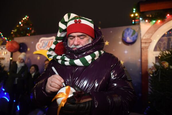 Открытие ГУМ-катка на Красной площади - Sputnik Узбекистан