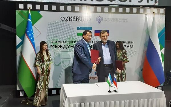 Подписание соглашений в рамках международного кинофорума Узбекистан-Россия - Sputnik Узбекистан
